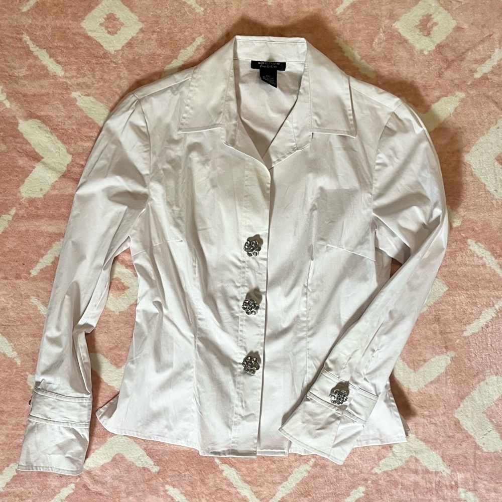 Spense Petite Vintage White Button-Down Shirt with Chunky Flower Buttons